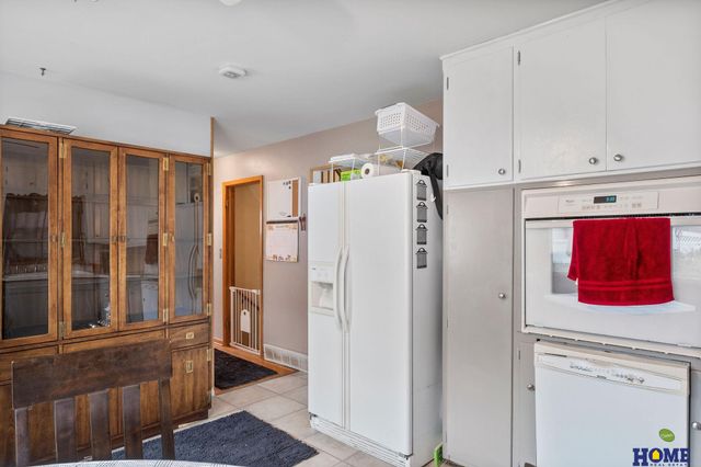 4225 Pioneers Boulevard, Lincoln, NE 68516