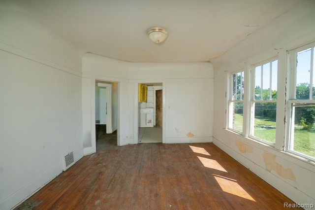 9810 Chenlot Street, Detroit, MI 48204