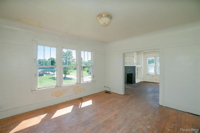9810 Chenlot Street, Detroit, MI 48204