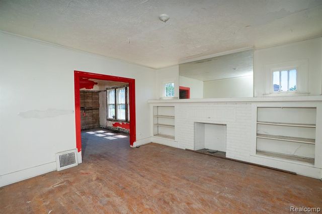9810 Chenlot Street, Detroit, MI 48204