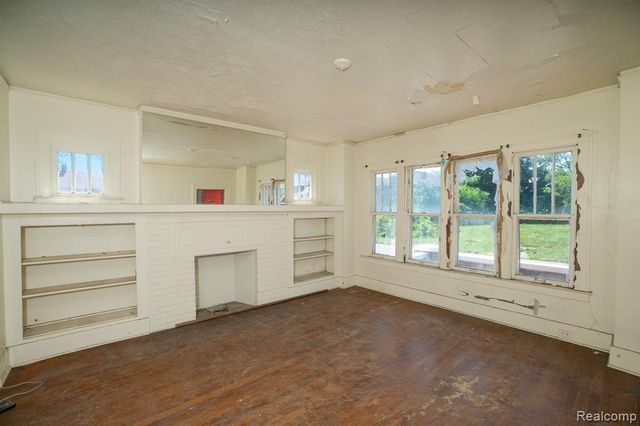 9810 Chenlot Street, Detroit, MI 48204