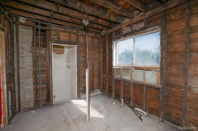 9810 Chenlot Street, Detroit, MI 48204