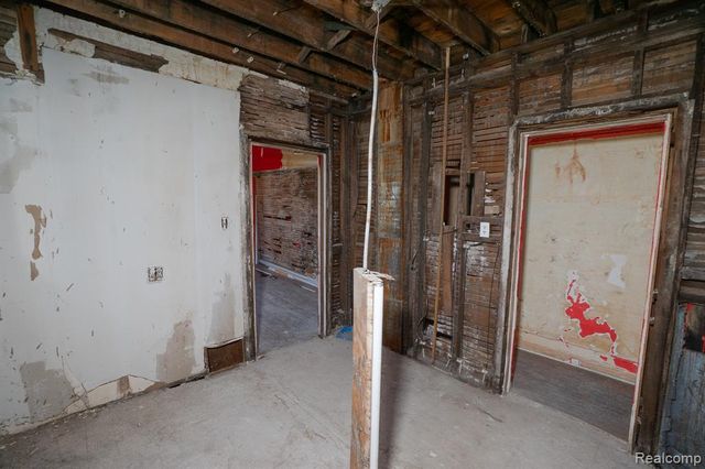 9810 Chenlot Street, Detroit, MI 48204