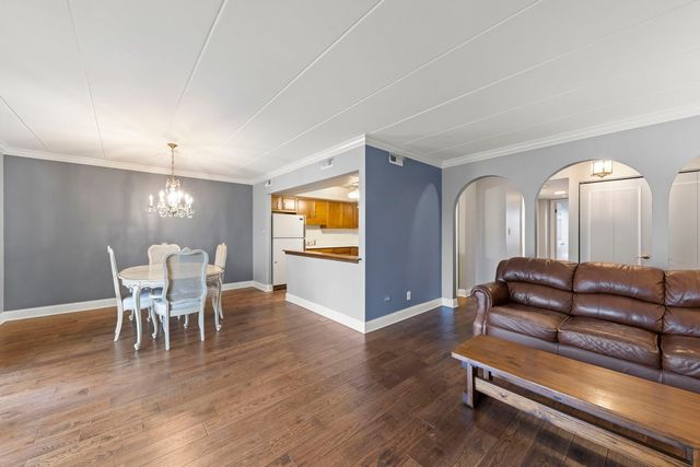 8704 Mobile Avenue 2C, Oak Lawn, IL 60453