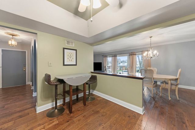 8704 Mobile Avenue 2C, Oak Lawn, IL 60453