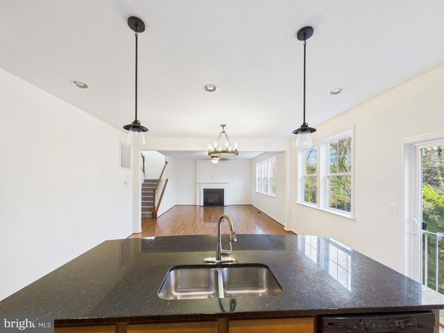 18213 JILLIAN LN, Triangle, VA 22172