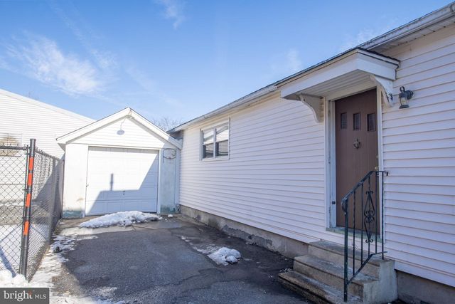 131 BRIDGEBORO ST, Riverside, NJ 08075