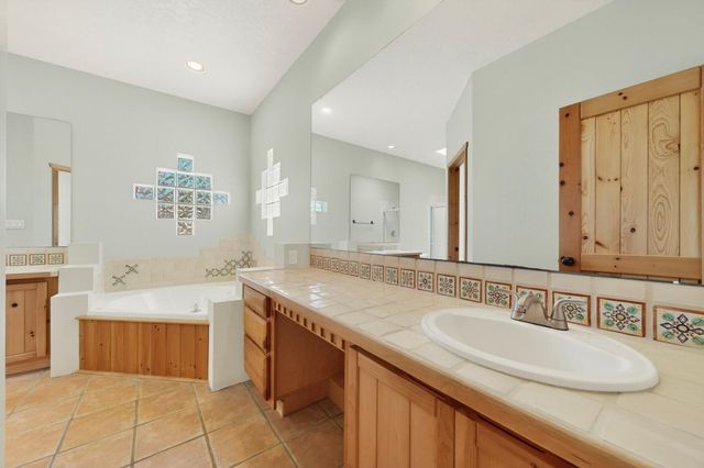 1340 Acapulco Road NE, Rio Rancho, NM 87144