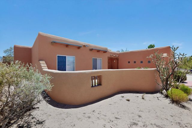 1340 Acapulco Road NE, Rio Rancho, NM 87144