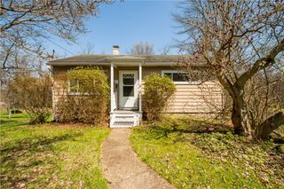 2497 Victoria Dr, Hampton, PA 15101