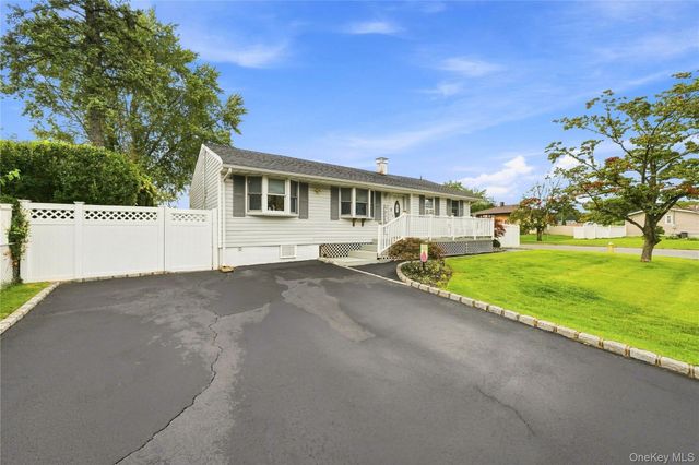 5 Talbot Lane, Selden, NY 11784