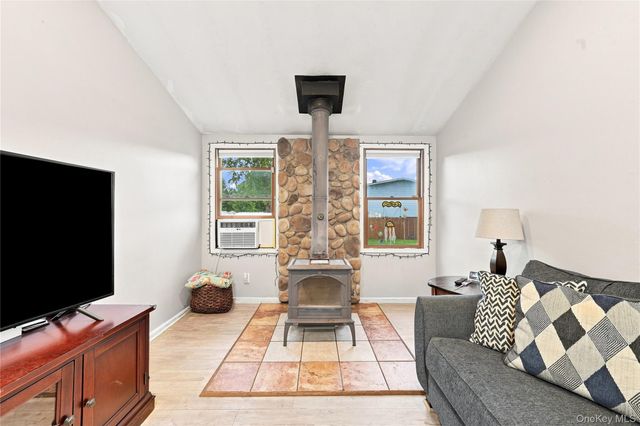 5 Talbot Lane, Selden, NY 11784