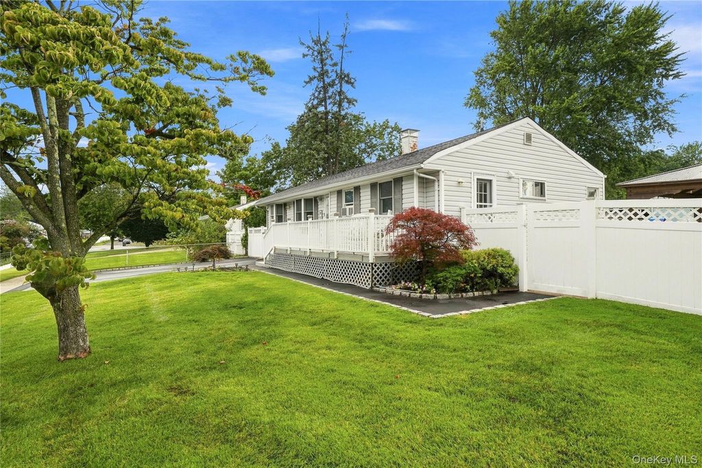 5 Talbot Lane, Selden, NY 11784 — photo 3