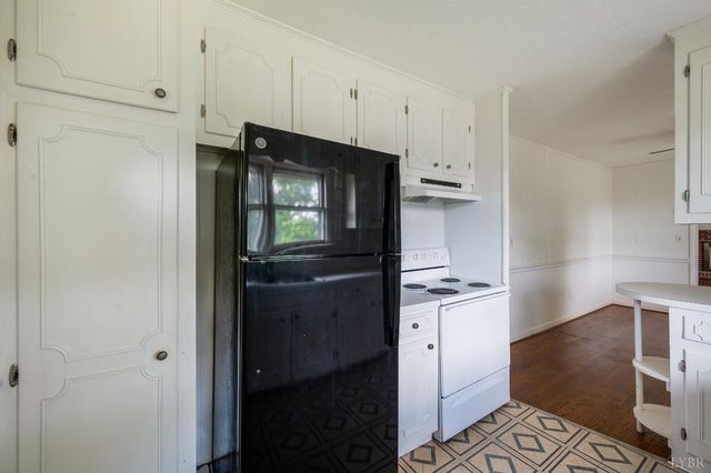 606 Spring Street, Hurt, VA 24563