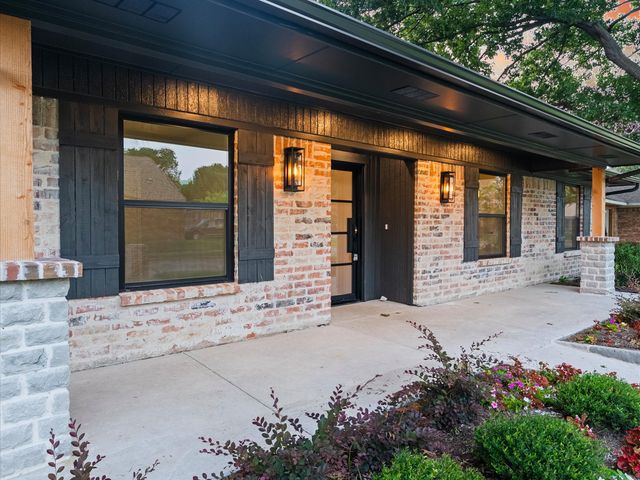 2813 Staffordshire Drive, Carrollton, TX 75007