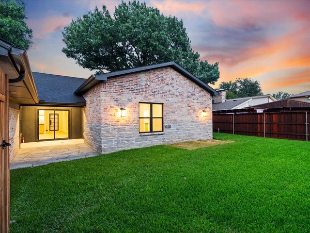 2813 Staffordshire Drive, Carrollton, TX 75007