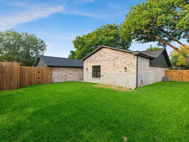 2813 Staffordshire Drive, Carrollton, TX 75007