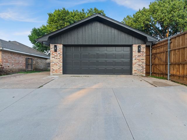2813 Staffordshire Drive, Carrollton, TX 75007
