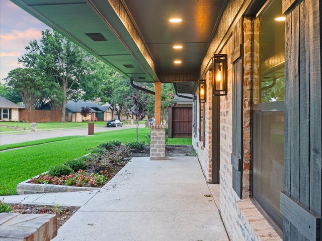 2813 Staffordshire Drive, Carrollton, TX 75007