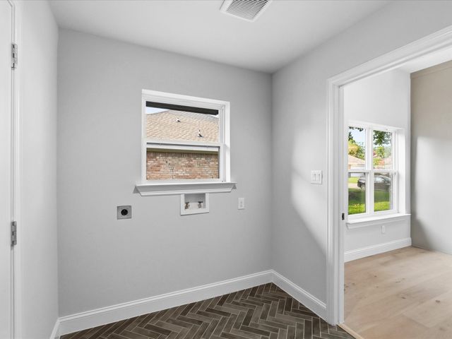 2813 Staffordshire Drive, Carrollton, TX 75007