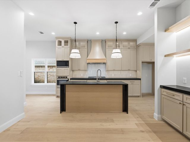2813 Staffordshire Drive, Carrollton, TX 75007