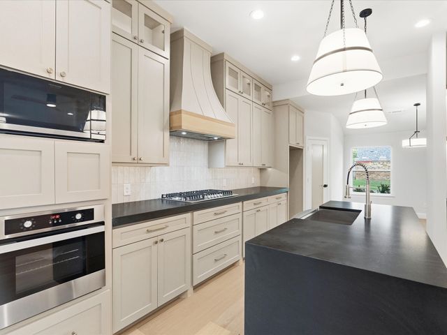 2813 Staffordshire Drive, Carrollton, TX 75007