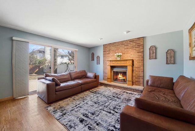 313 N Dee Road, Park Ridge, IL 60068