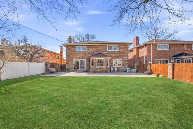 313 N Dee Road, Park Ridge, IL 60068