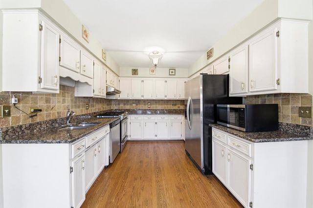 313 N Dee Road, Park Ridge, IL 60068