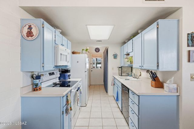 260 N Camino Del Vate, Green Valley, AZ 85614