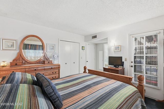 260 N Camino Del Vate, Green Valley, AZ 85614