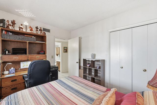 260 N Camino Del Vate, Green Valley, AZ 85614