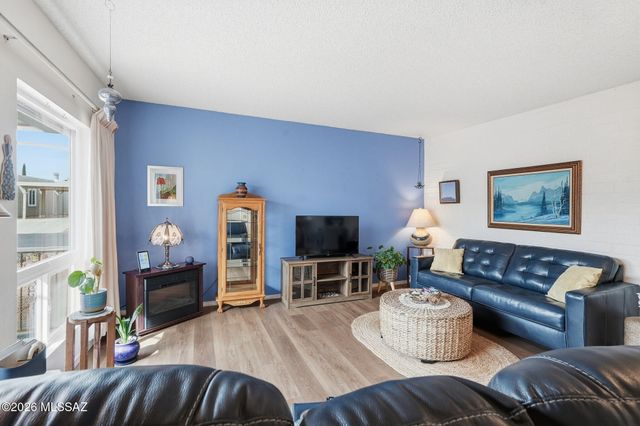 260 N Camino Del Vate, Green Valley, AZ 85614