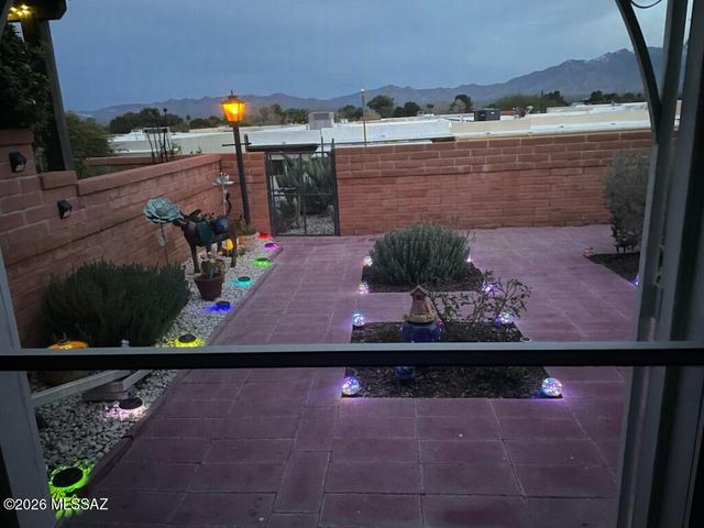 260 N Camino Del Vate, Green Valley, AZ 85614