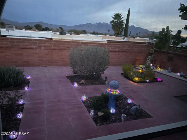 260 N Camino Del Vate, Green Valley, AZ 85614