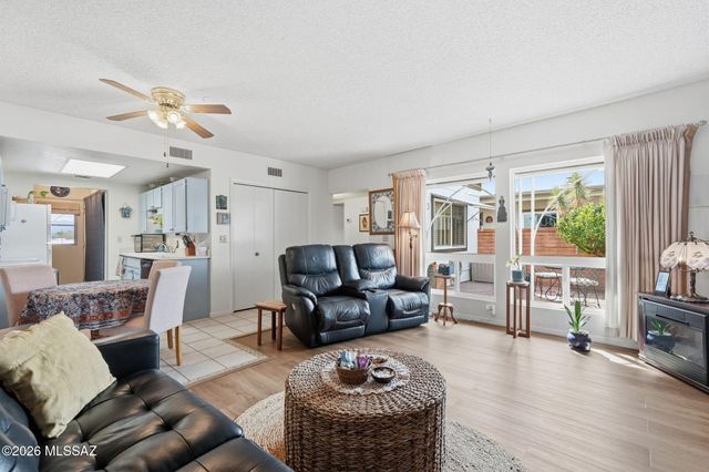 260 N Camino Del Vate, Green Valley, AZ 85614