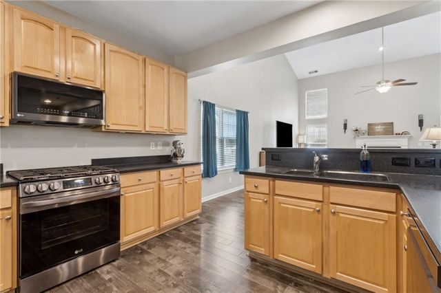 7927 Keepsake Lane, Flowery Branch, GA 30542