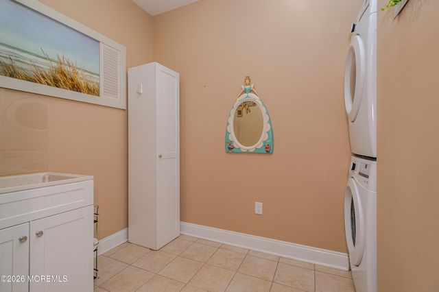 5 Tree Line Drive, Freehold, NJ 07728
