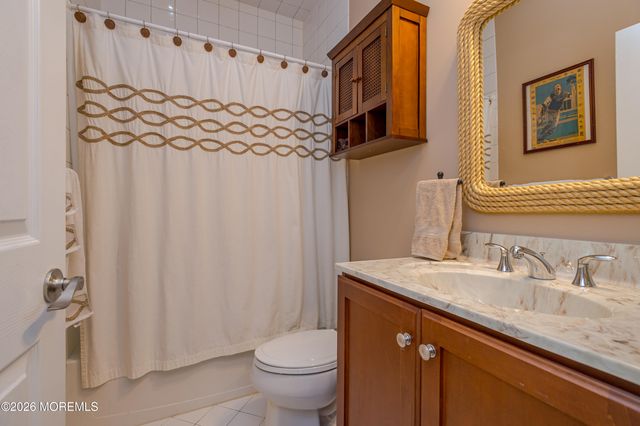 5 Tree Line Drive, Freehold, NJ 07728