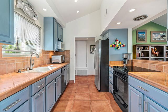 1728 Capri Circle, Palm Springs, CA 92262