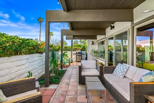 1728 Capri Circle, Palm Springs, CA 92262