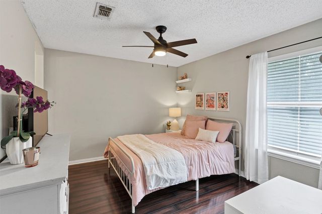 3520 Stone Creek Lane S, Fort Worth, TX 76137