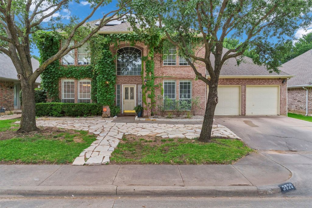 3520 Stone Creek Lane S, Fort Worth, TX 76137