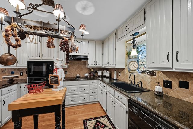 4306 Essex Court, Arlington, TX 76016