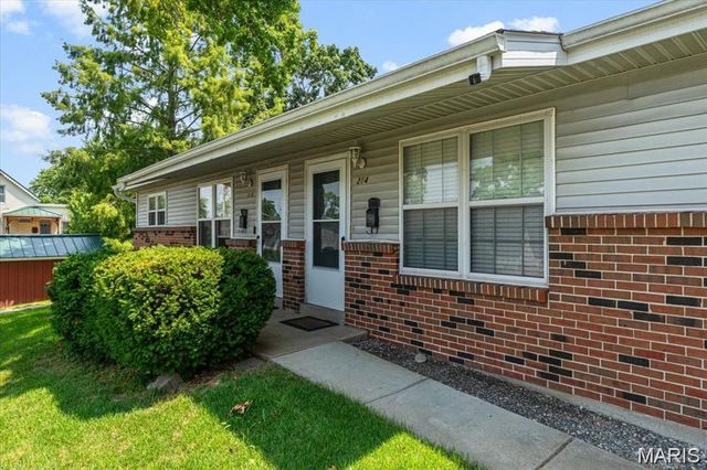 214 E Market Street, Columbia, IL 62236