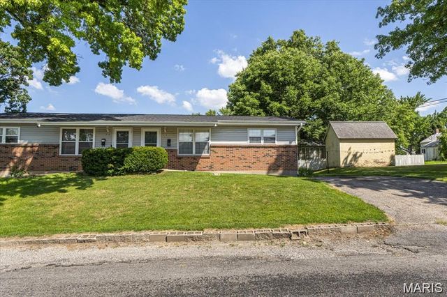 214 E Market Street, Columbia, IL 62236