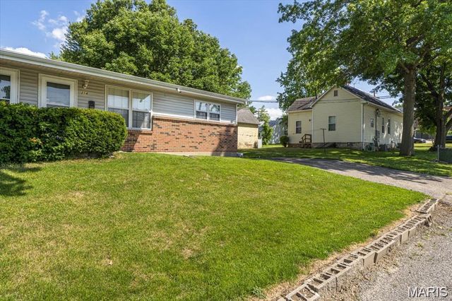 214 E Market Street, Columbia, IL 62236