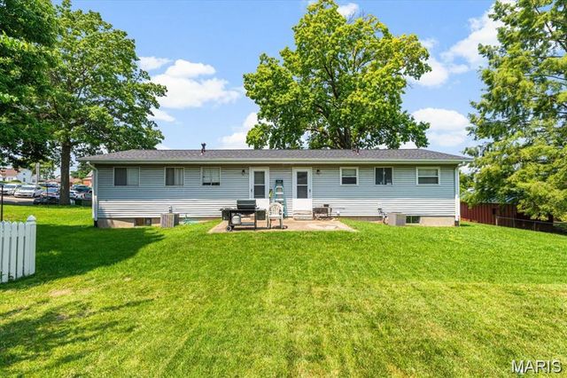 214 E Market Street, Columbia, IL 62236