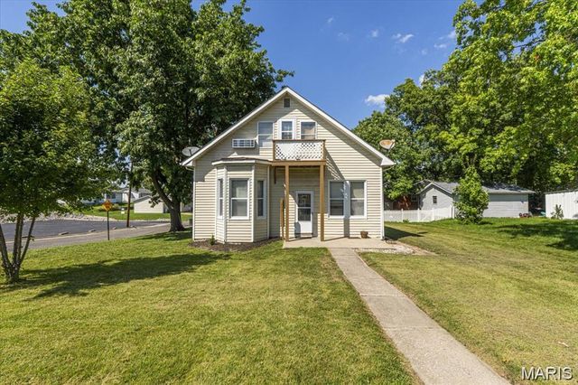 214 E Market Street, Columbia, IL 62236