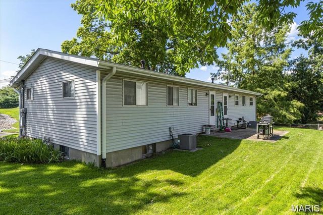 214 E Market Street, Columbia, IL 62236
